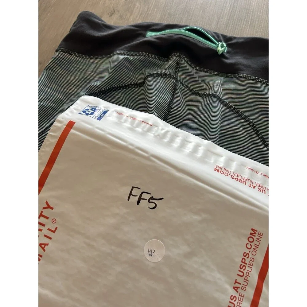 Lululemon Run Crop Cycling Leggings 16” SIZE 6 Green Space Dye